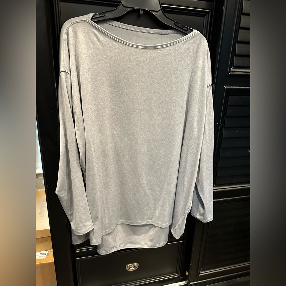 EUC Lululemon Back in Action long-sleeve soft Nulu fabric. Size 16